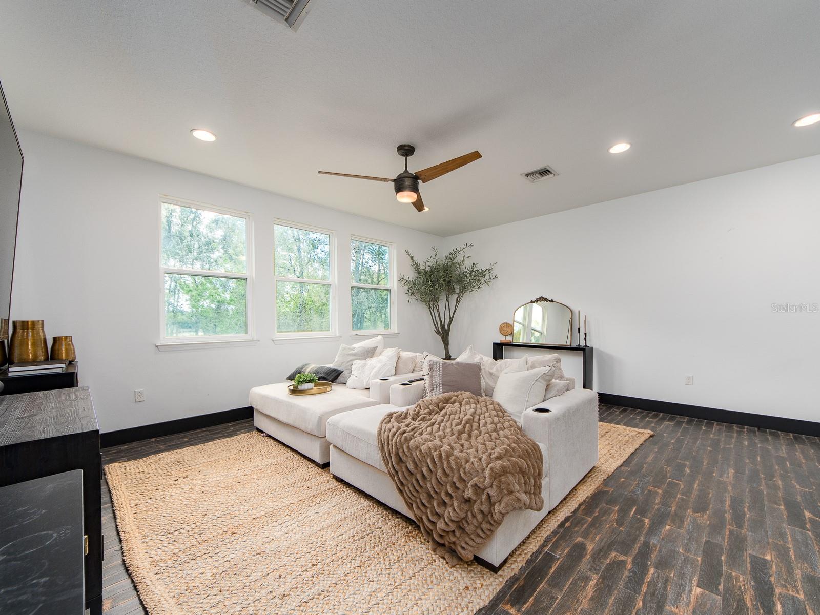 Image 26 of 51 For 1064 Sylvia Lane