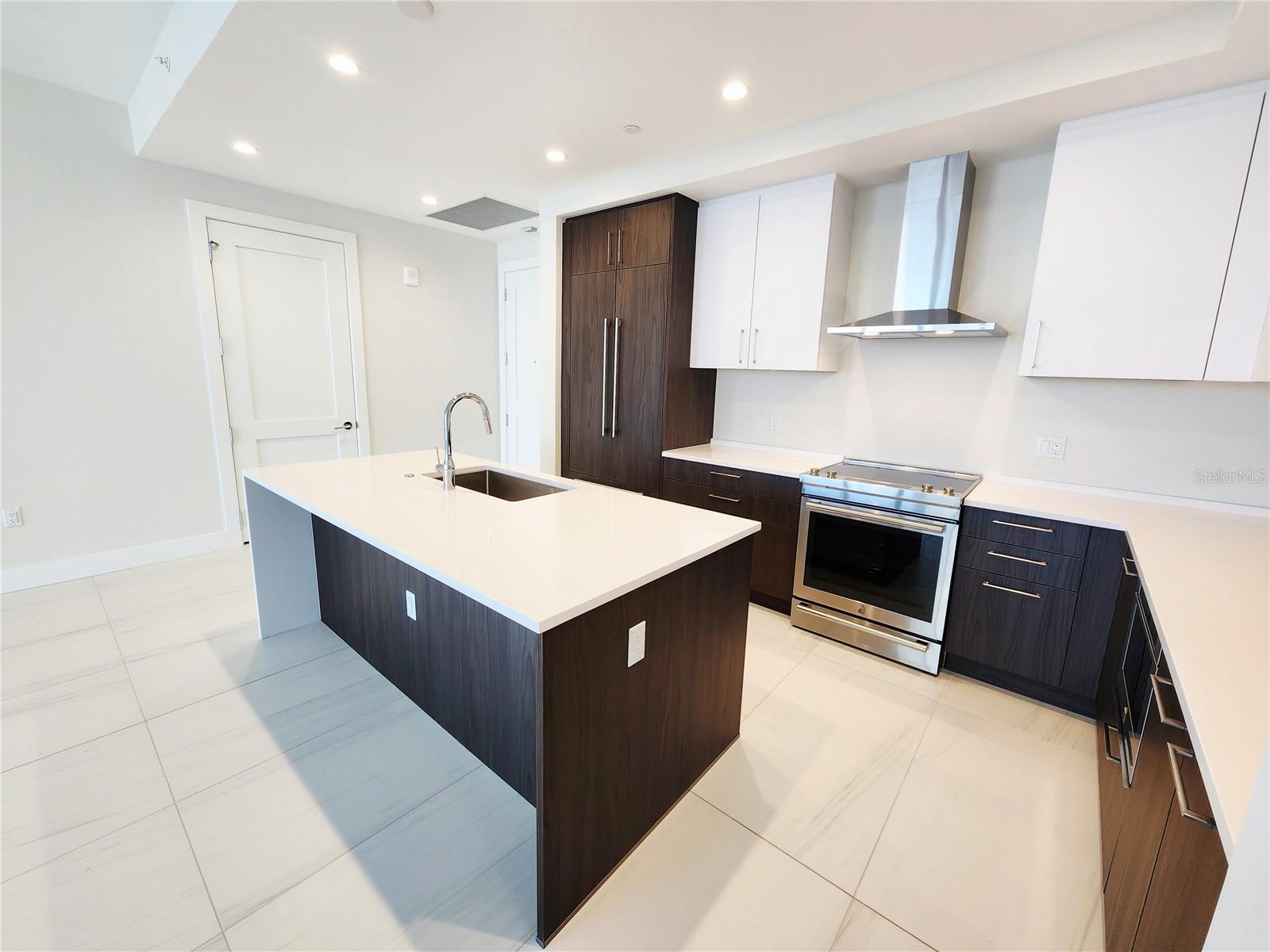 Image 3 of 28 For 275 1st Avenue S 2307