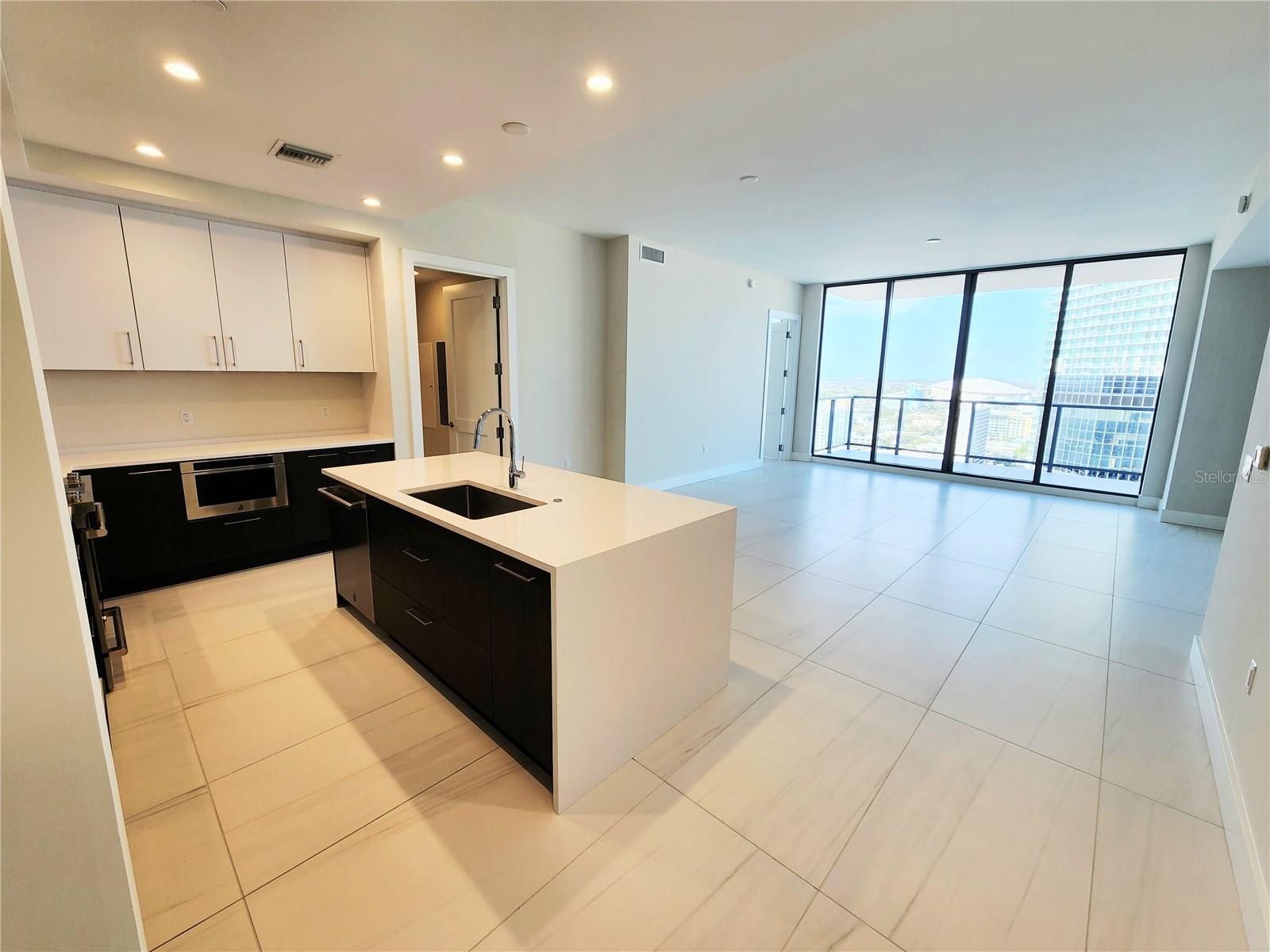 Image 4 of 28 For 275 1st Avenue S 2307