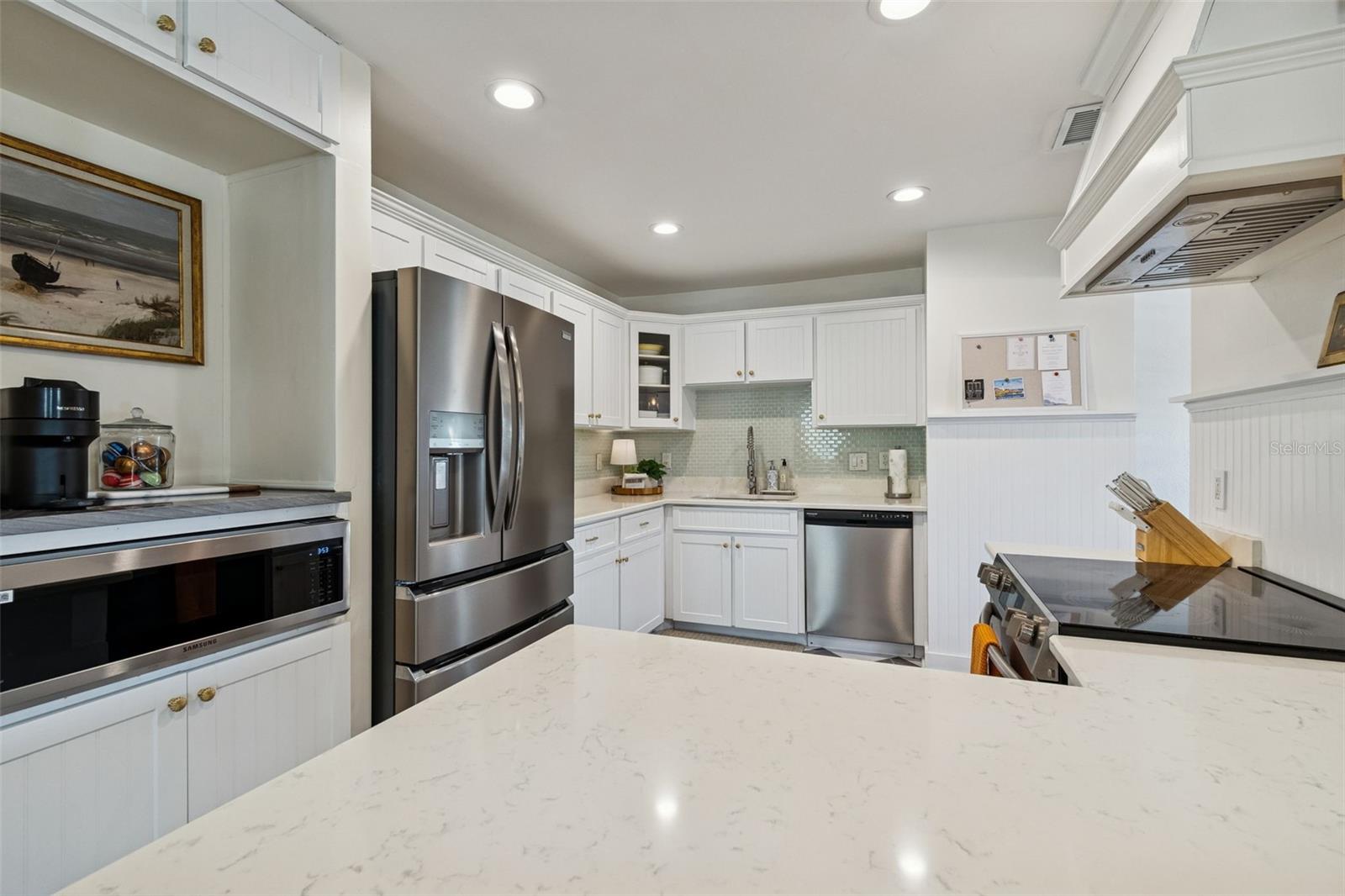 Listing photo id 9 for 231 Jean Street