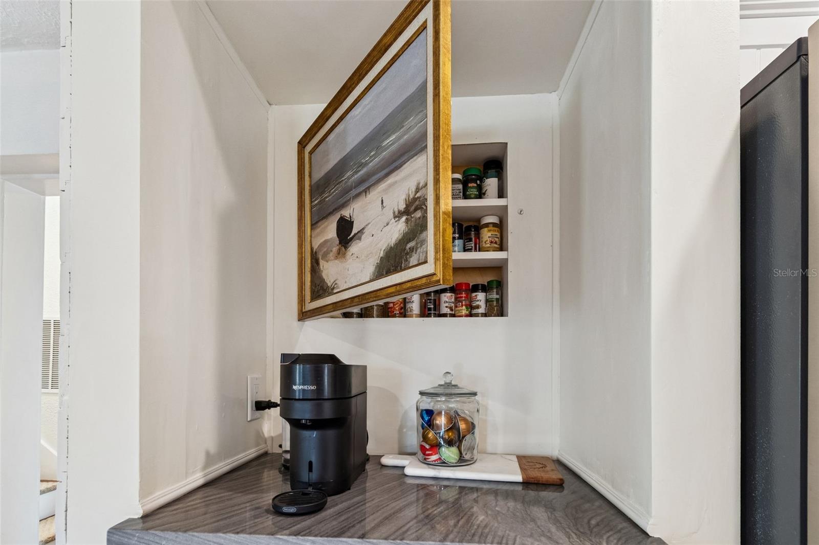 Listing photo id 10 for 231 Jean Street