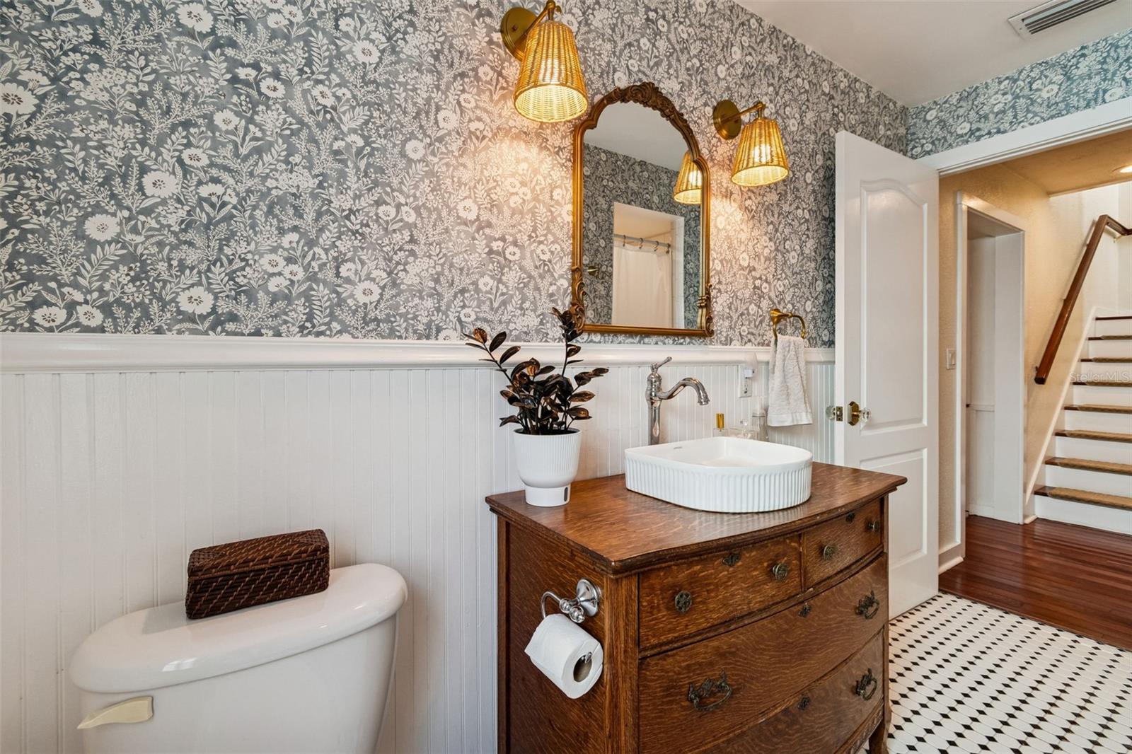 Listing photo id 12 for 231 Jean Street