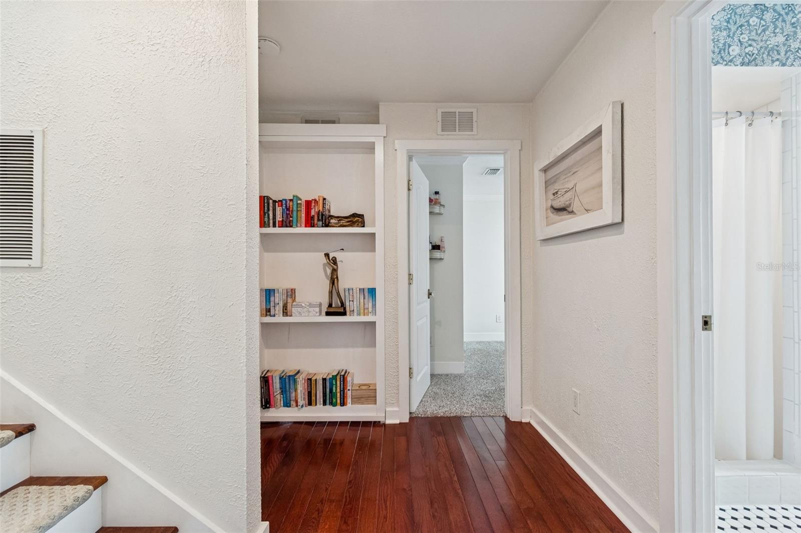 Listing photo id 13 for 231 Jean Street