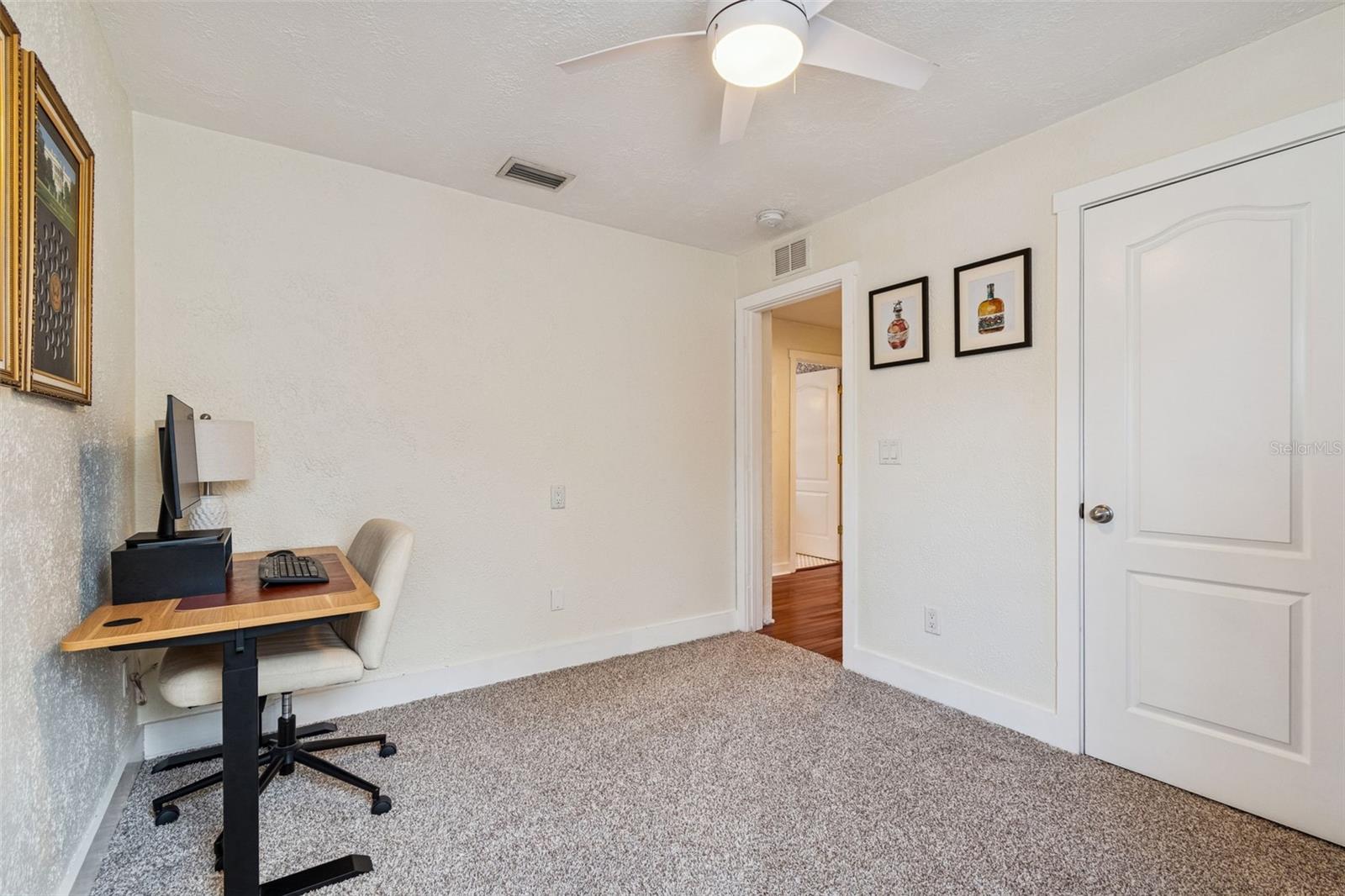 Listing photo id 16 for 231 Jean Street