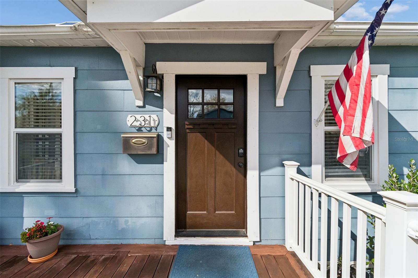 Listing photo id 0 for 231 Jean Street