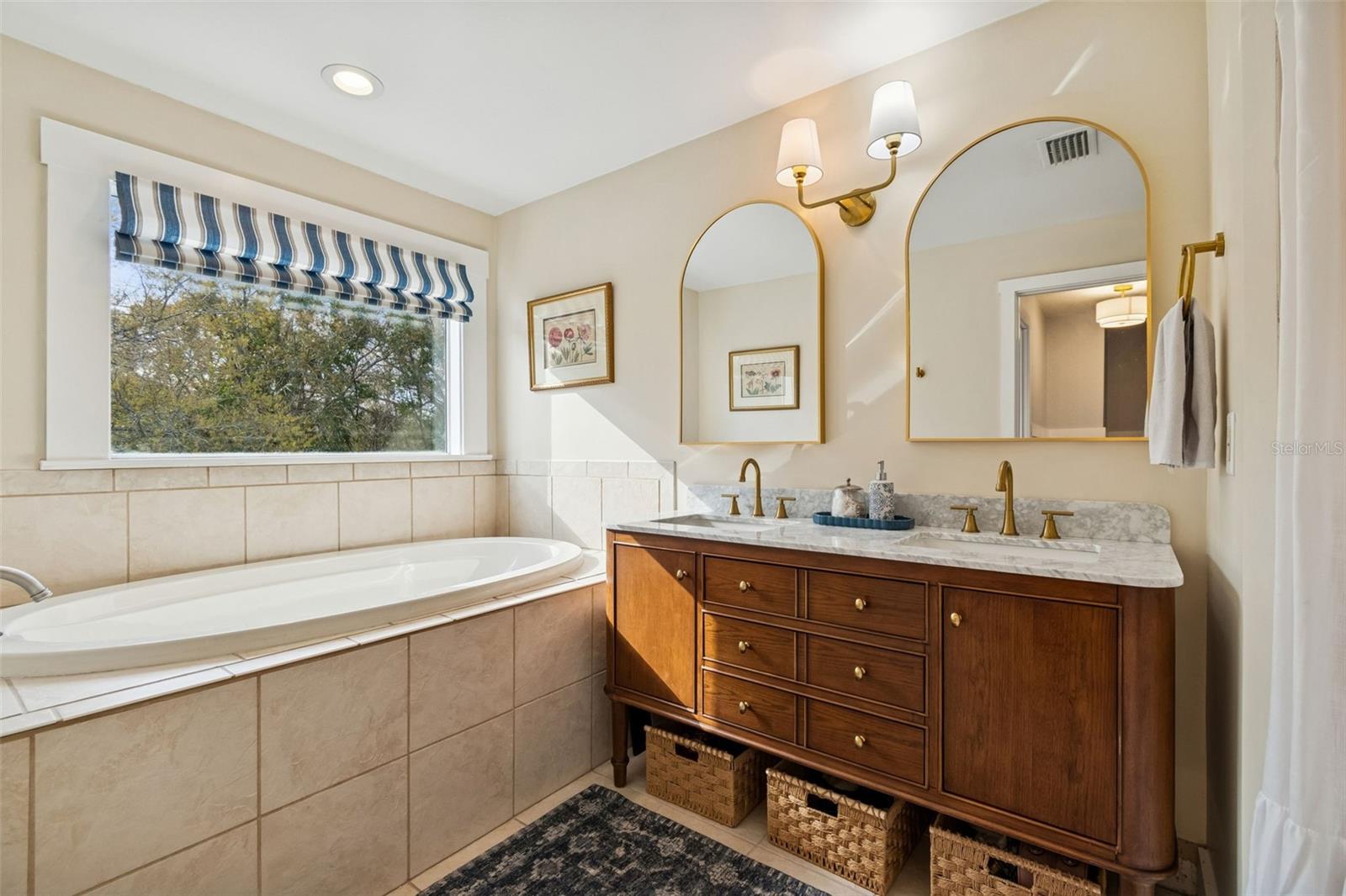 Listing photo id 20 for 231 Jean Street