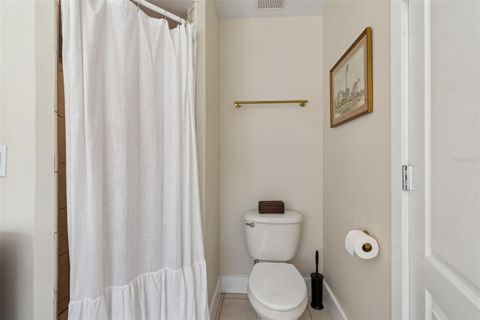 Listing photo id 21 for 231 Jean Street