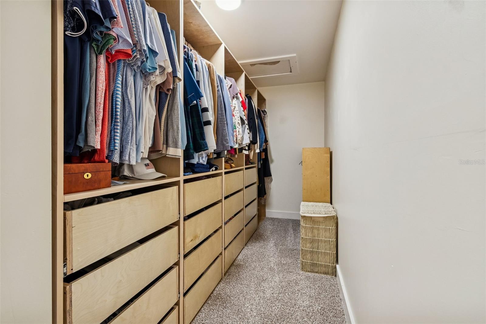 Listing photo id 23 for 231 Jean Street