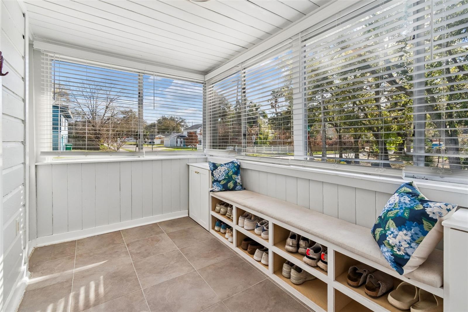 Listing photo id 24 for 231 Jean Street