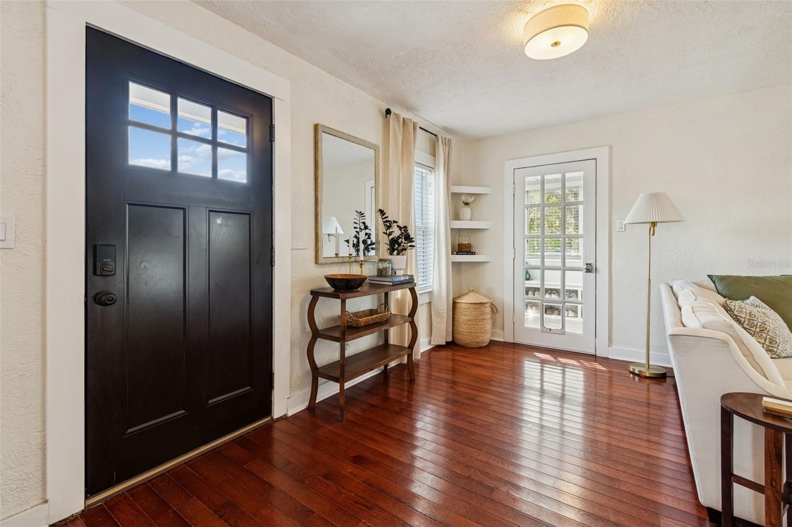 Listing photo id 1 for 231 Jean Street