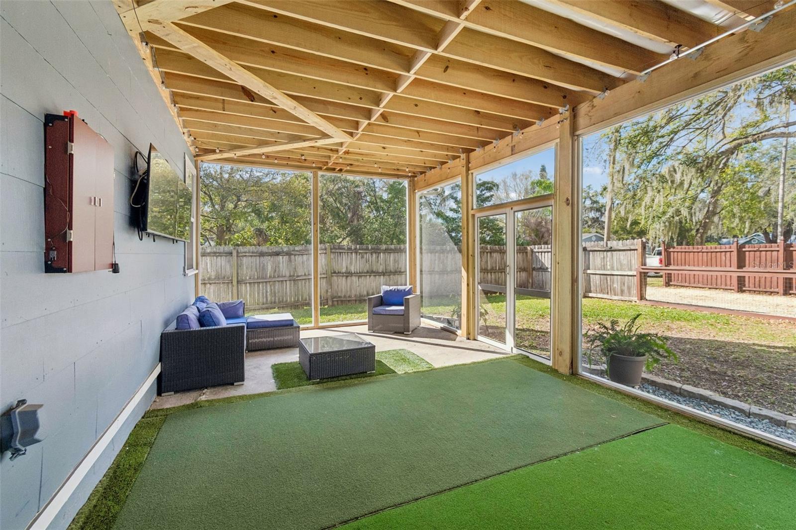 Listing photo id 28 for 231 Jean Street