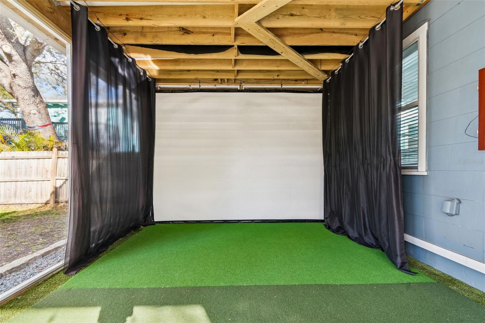 Listing photo id 30 for 231 Jean Street