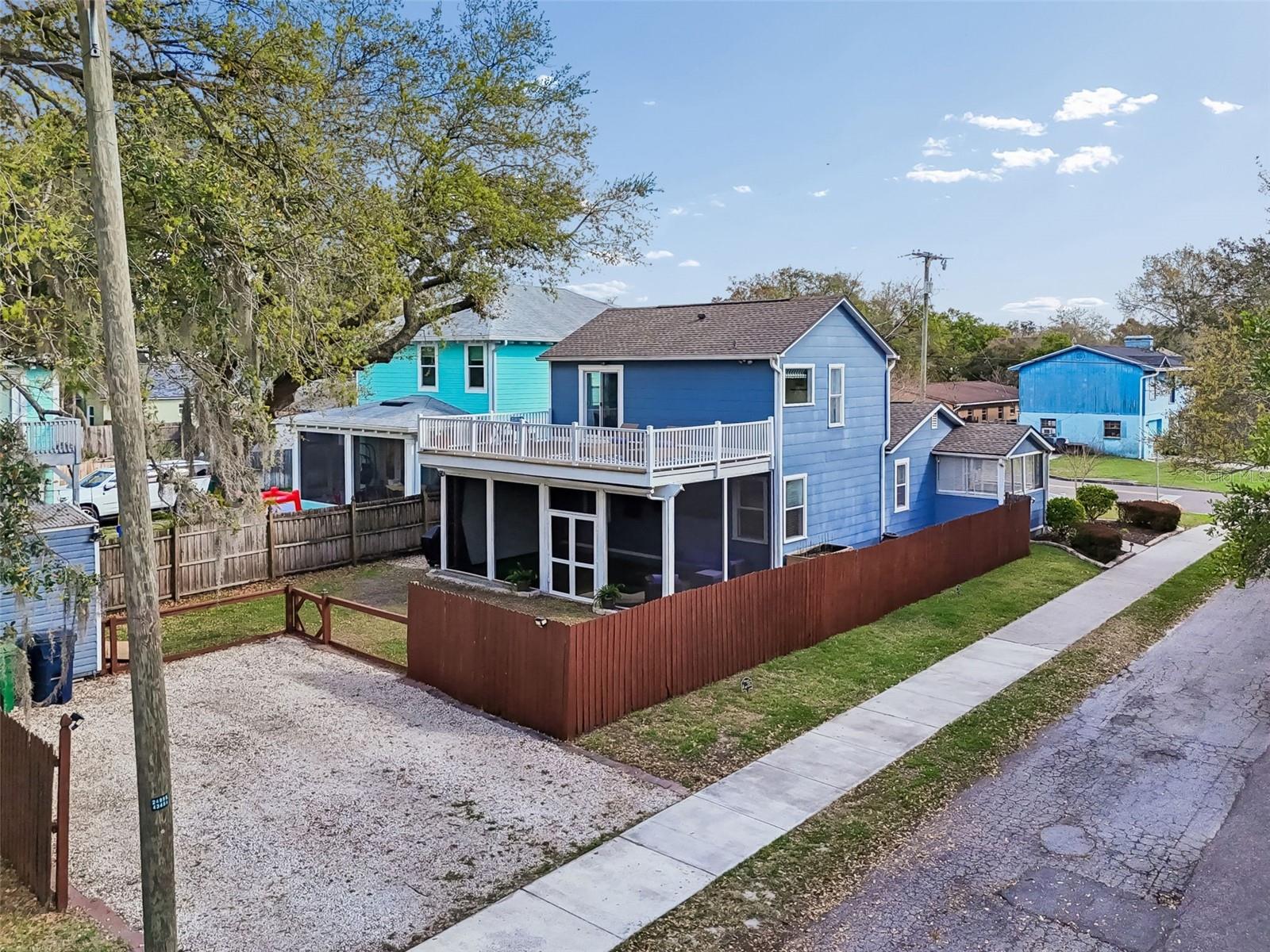 Listing photo id 31 for 231 Jean Street