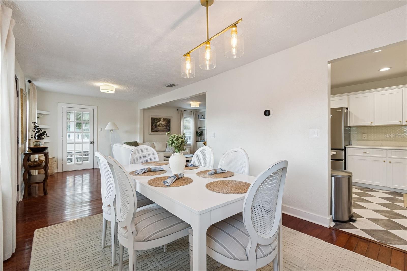 Listing photo id 6 for 231 Jean Street