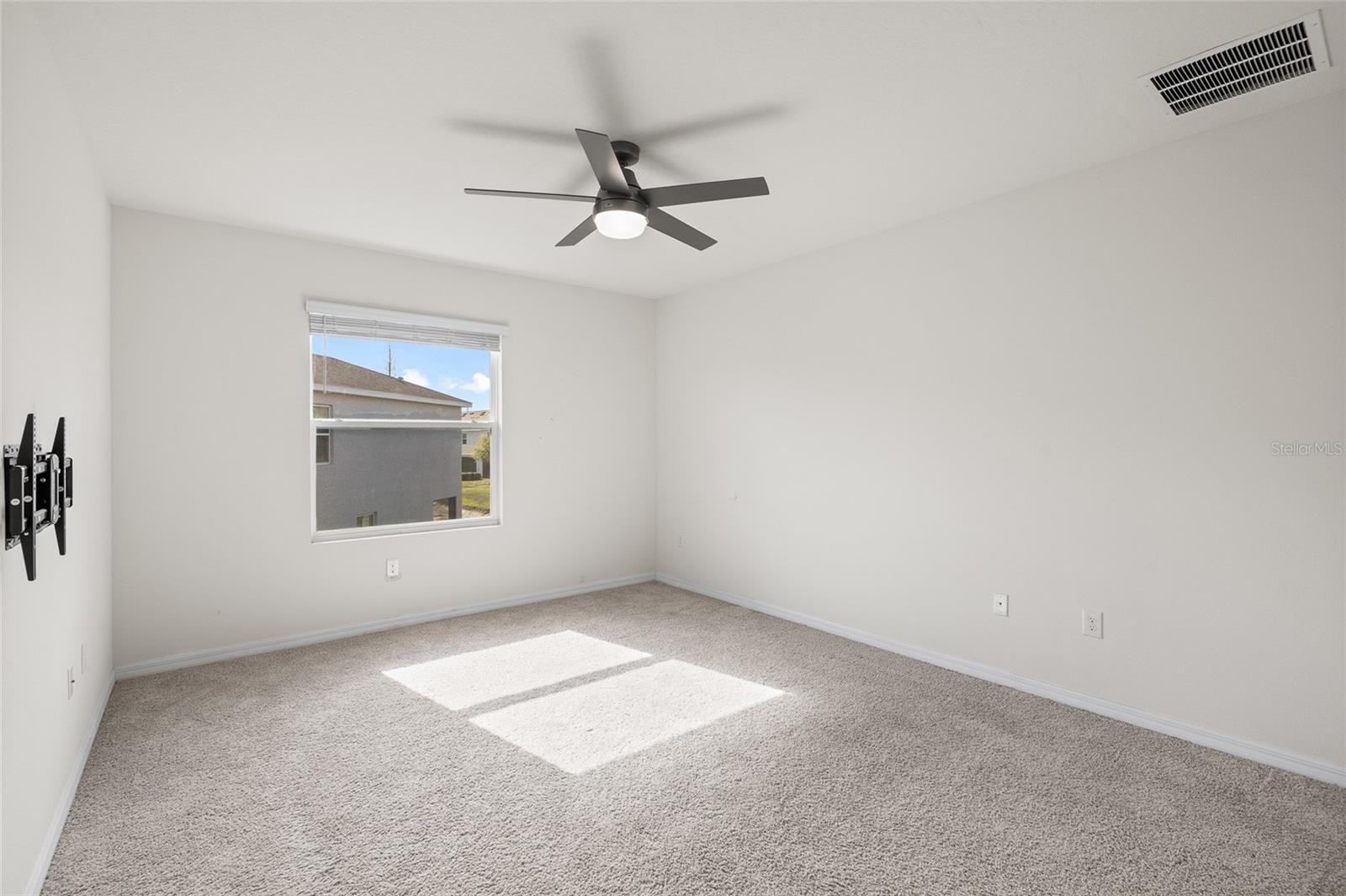 Image 20 of 32 For 8502 Falling Blue Place