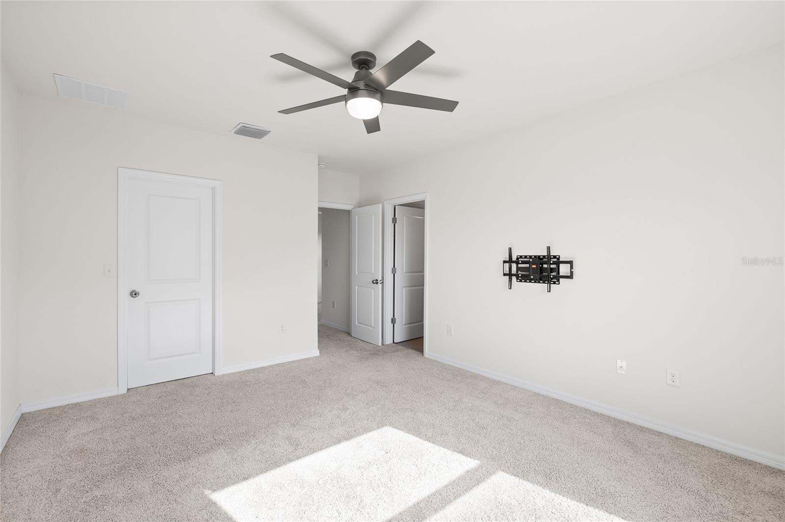 Image 21 of 32 For 8502 Falling Blue Place