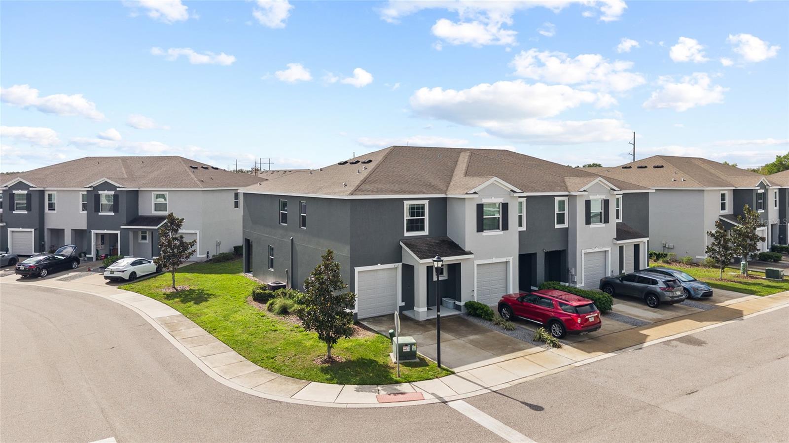 Image 28 of 32 For 8502 Falling Blue Place