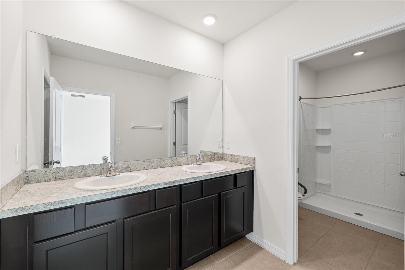 Image 3 of 32 For 8502 Falling Blue Place