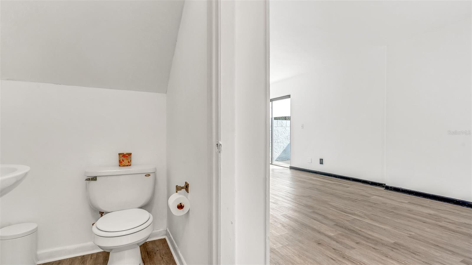 Image 16 of 37 For 8800 Bardmoor Boulevard 12