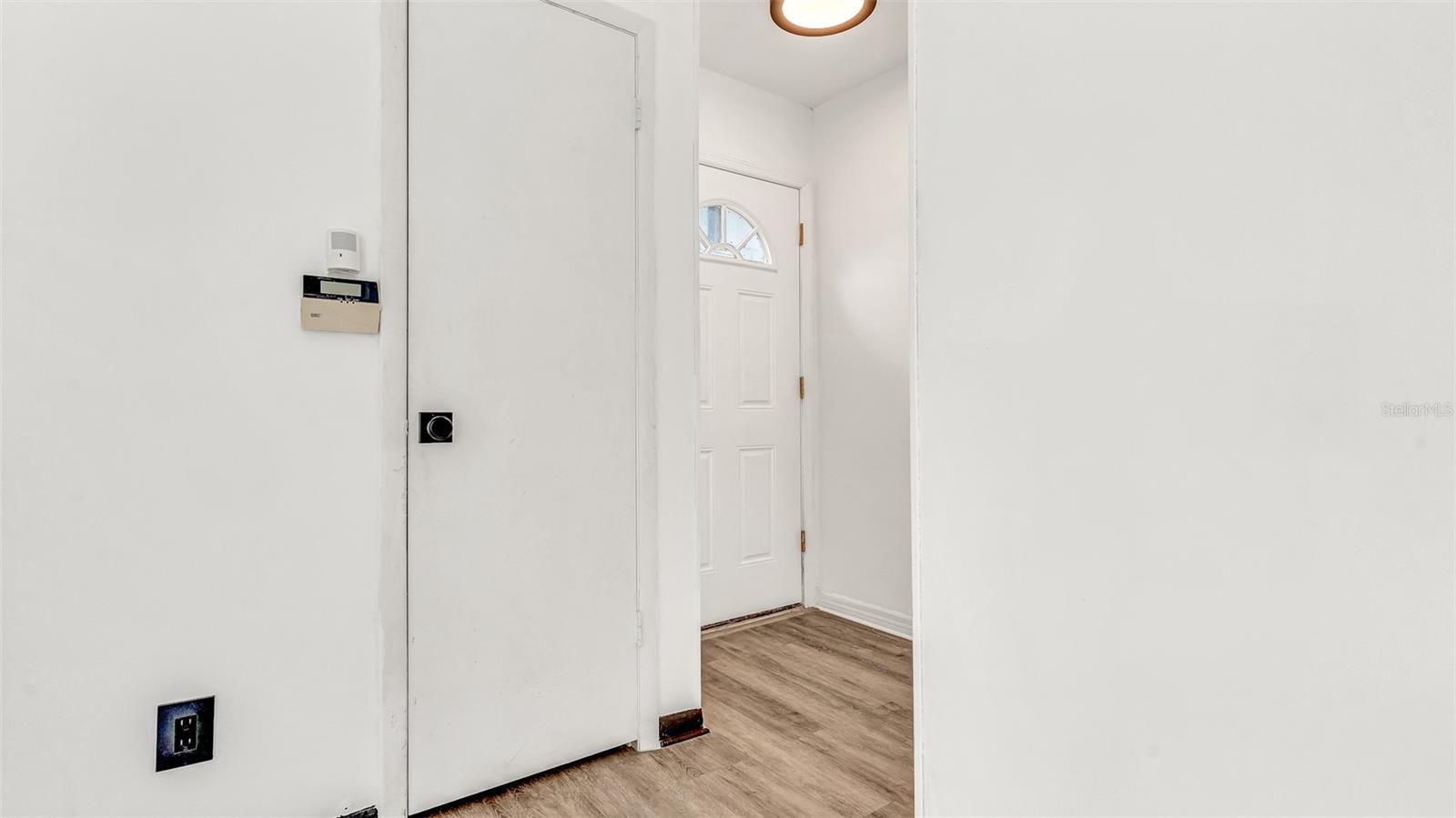 Image 4 of 37 For 8800 Bardmoor Boulevard 12