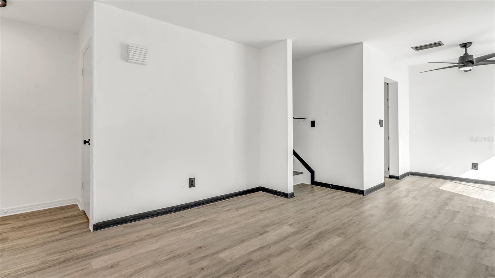 Image 6 of 37 For 8800 Bardmoor Boulevard 12