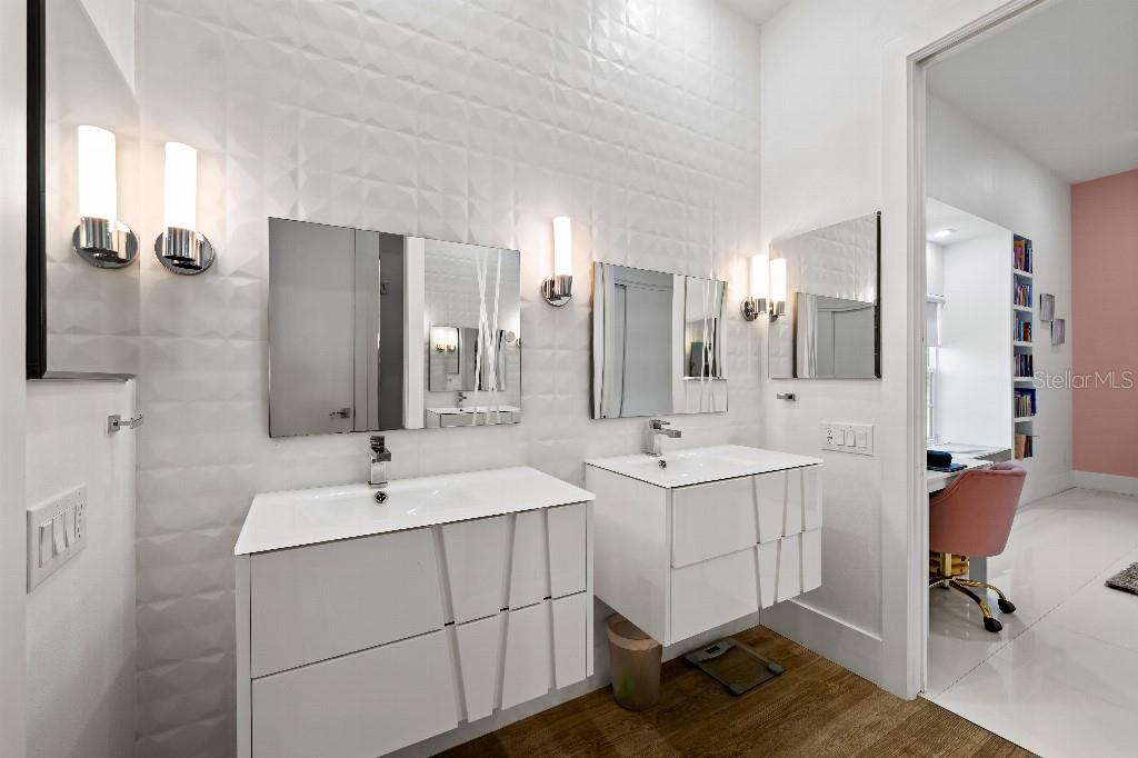 Image 32 of 50 For 19002 Deer Point Place