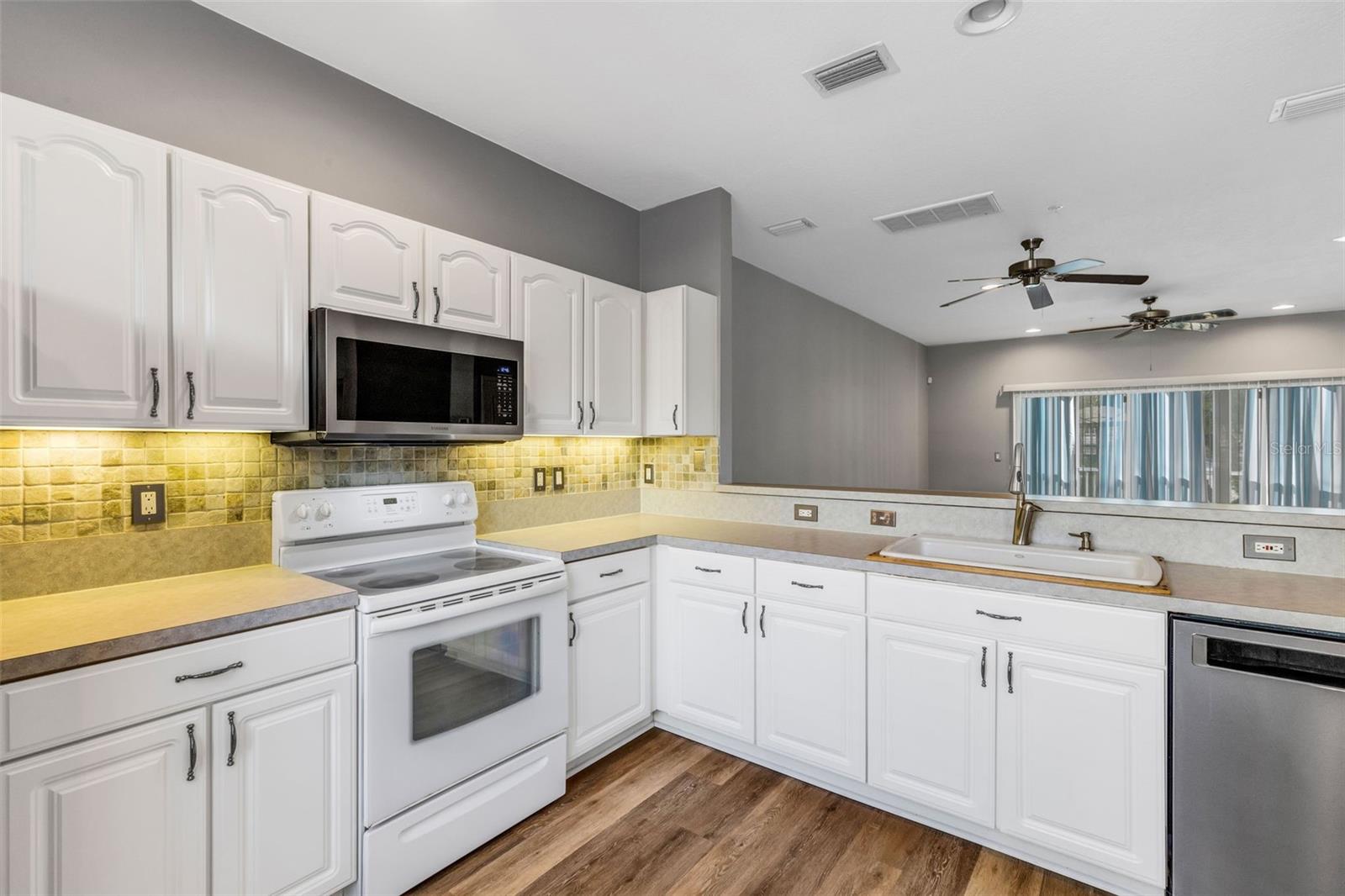 Image 10 of 69 For 3107 Oyster Bayou Way