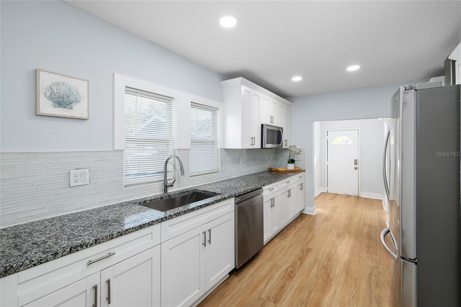 Image 13 of 40 For 2606 Henry Avenue