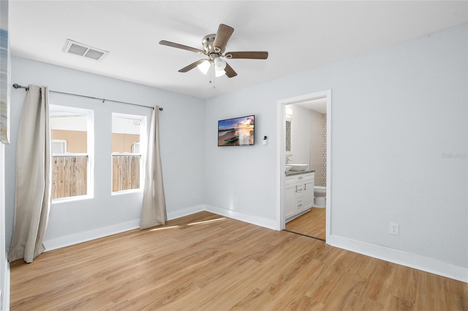 Image 22 of 40 For 2606 Henry Avenue