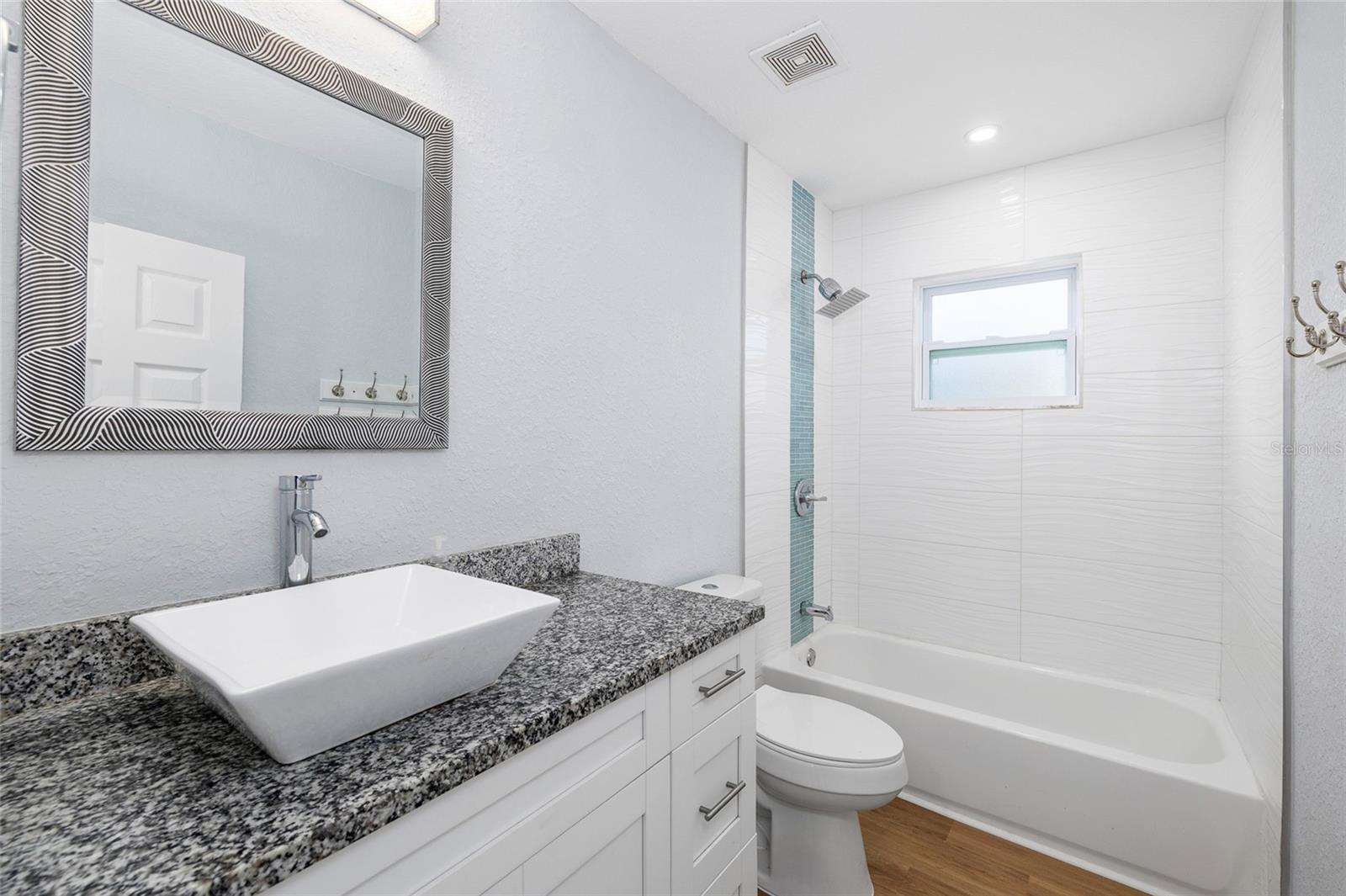 Image 27 of 40 For 2606 Henry Avenue