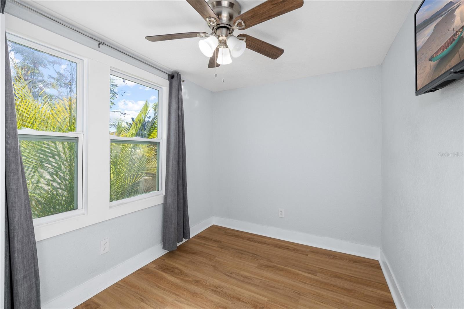 Image 30 of 40 For 2606 Henry Avenue