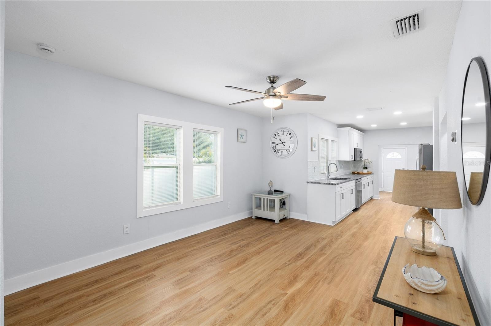 Image 9 of 40 For 2606 Henry Avenue