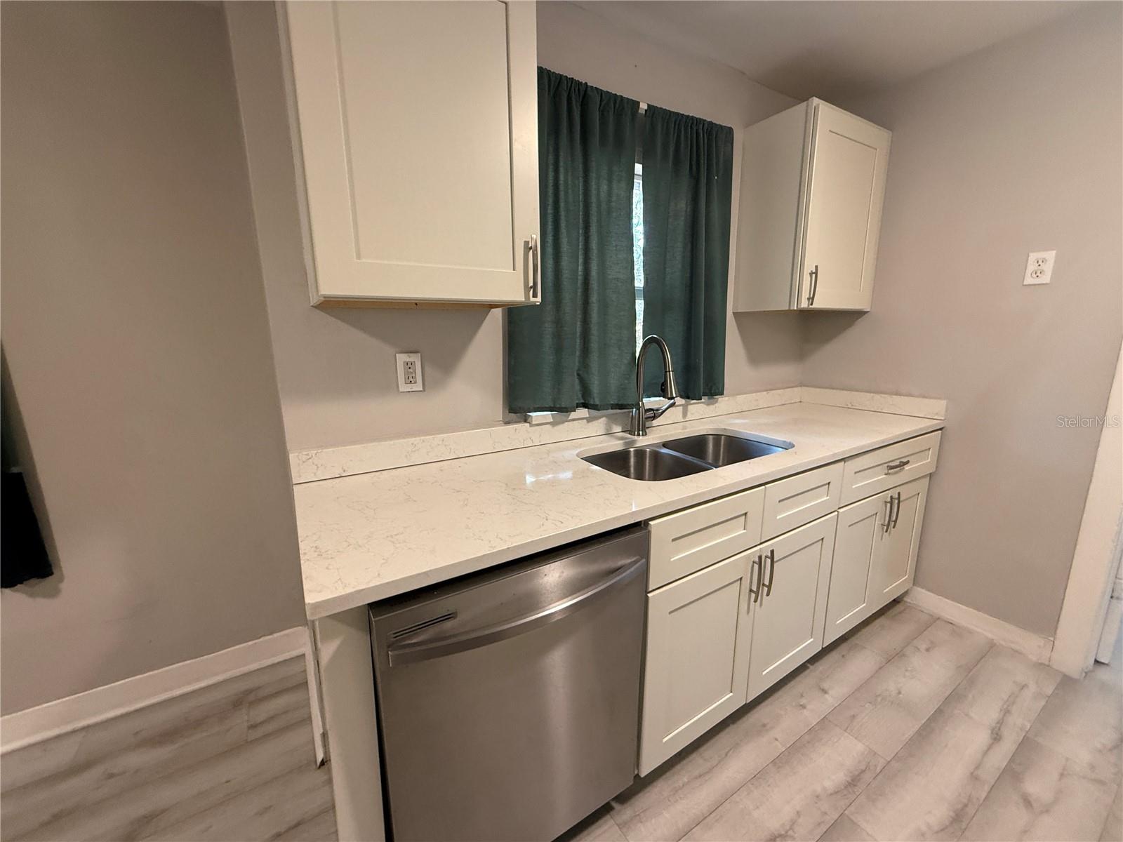 Image 11 of 23 For 2221 23rd Avenue S