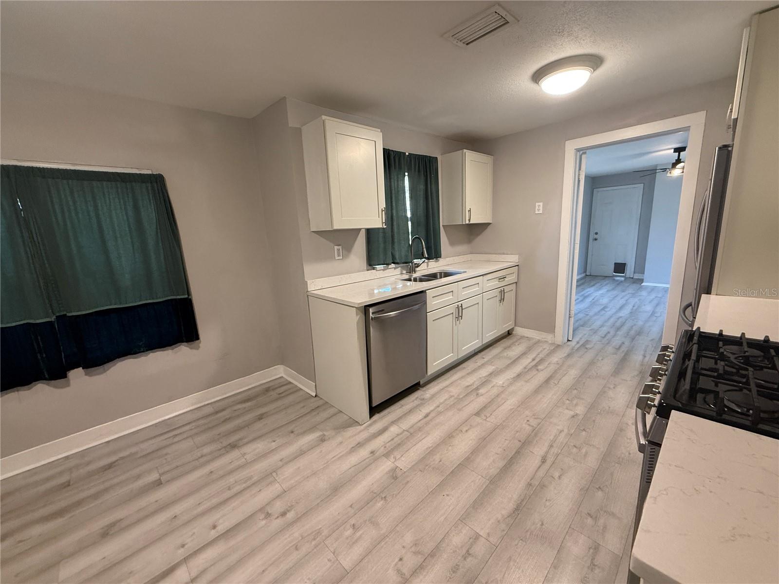 Image 7 of 23 For 2221 23rd Avenue S