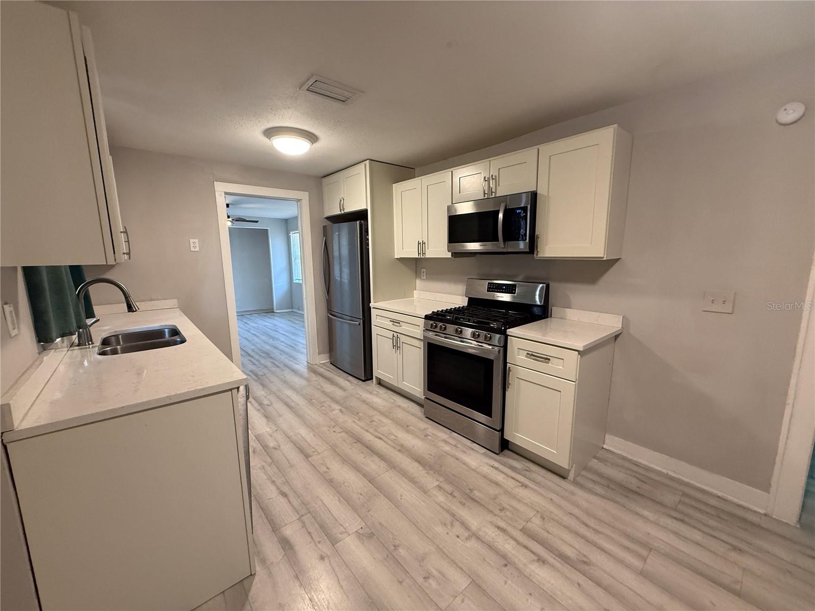 Image 8 of 23 For 2221 23rd Avenue S