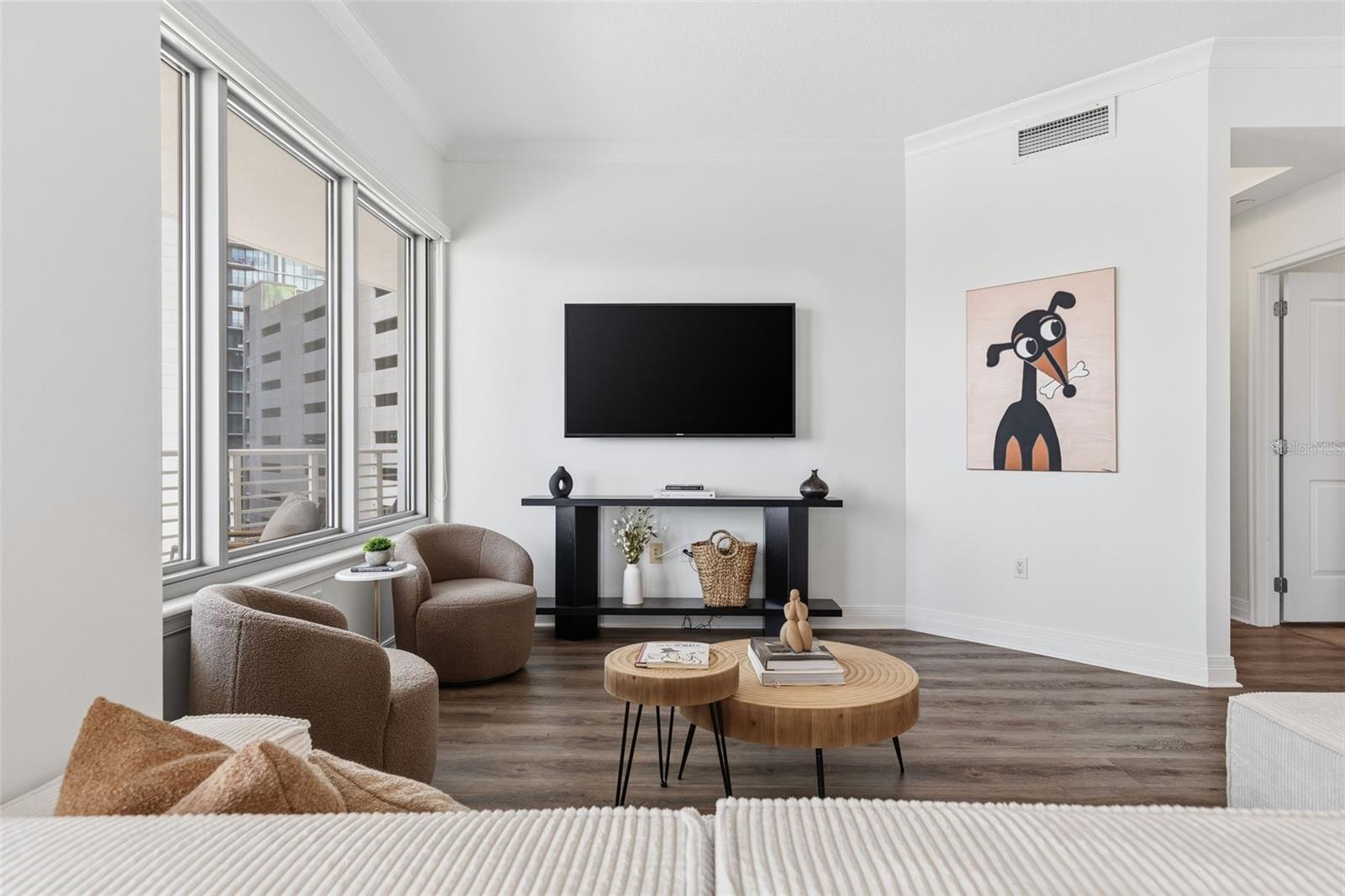 Listing photo id 9 for 449 12th Street 604