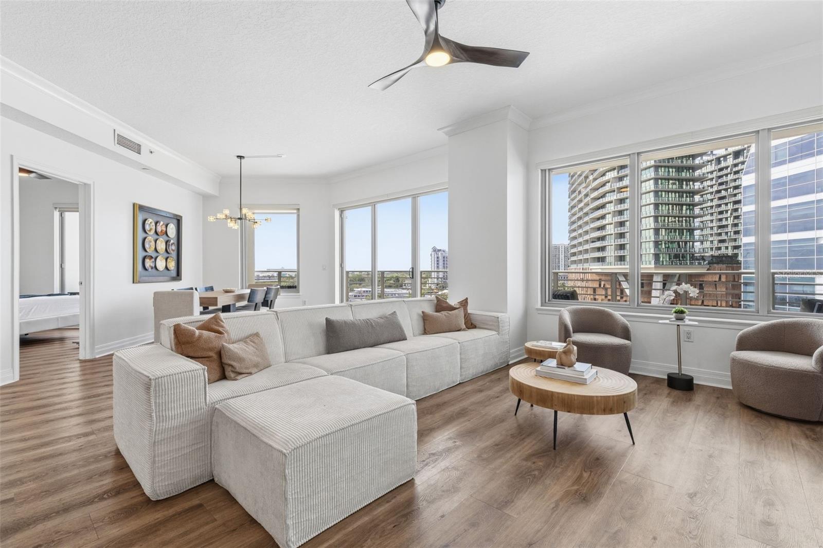 Listing photo id 10 for 449 12th Street 604