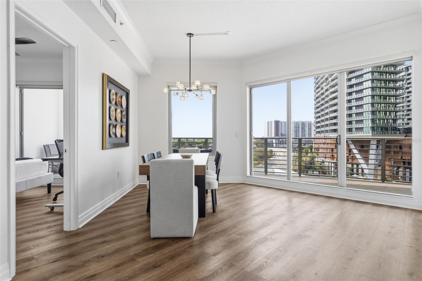 Listing photo id 11 for 449 12th Street 604