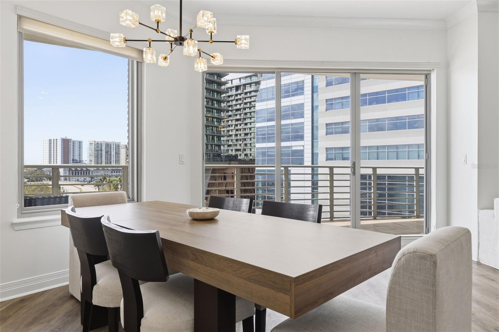 Listing photo id 12 for 449 12th Street 604