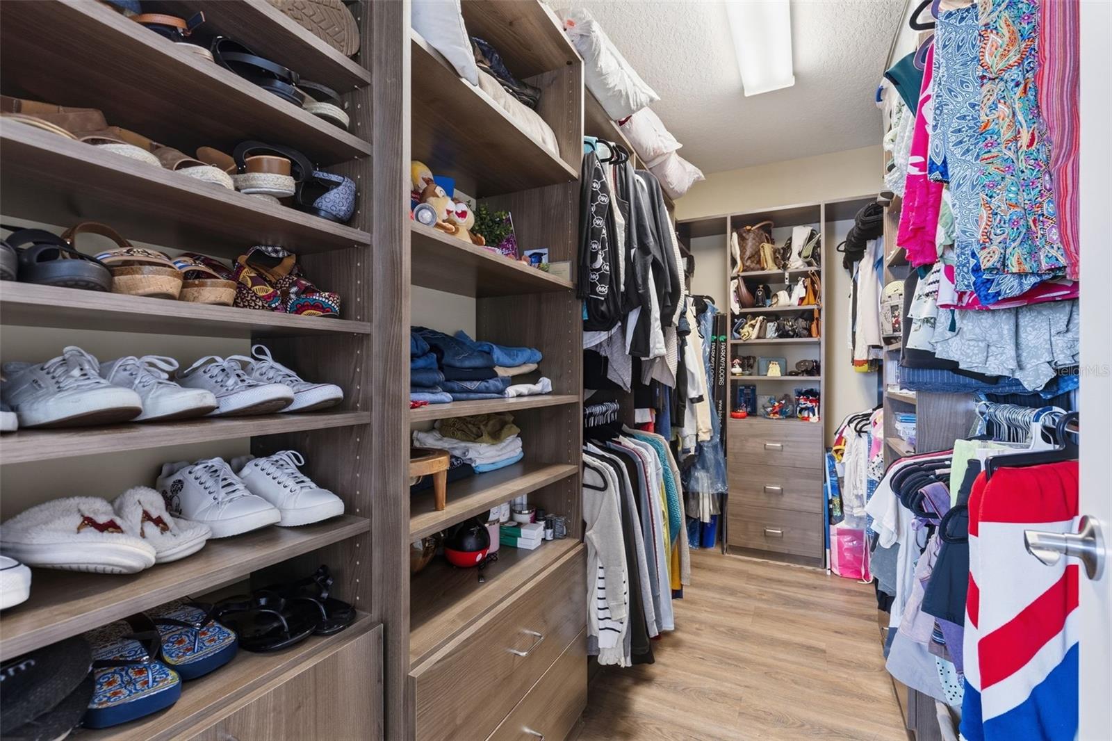 Listing photo id 16 for 449 12th Street 604