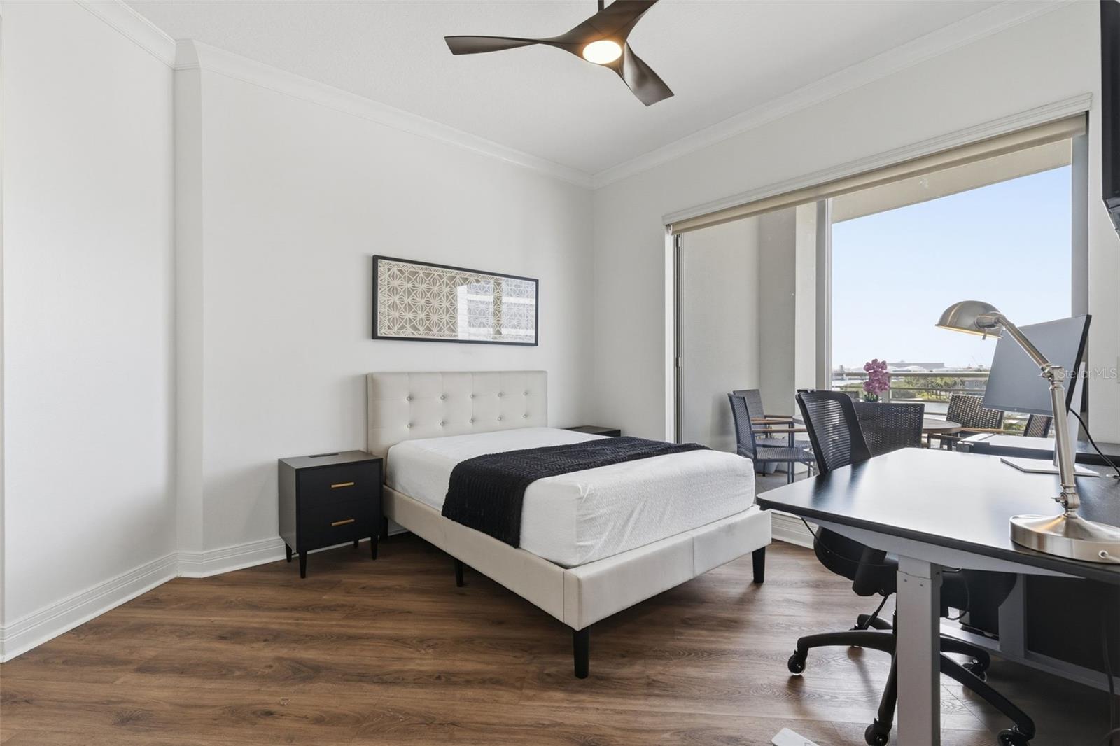 Listing photo id 20 for 449 12th Street 604