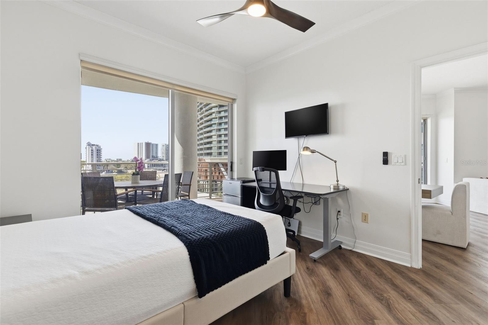 Listing photo id 21 for 449 12th Street 604