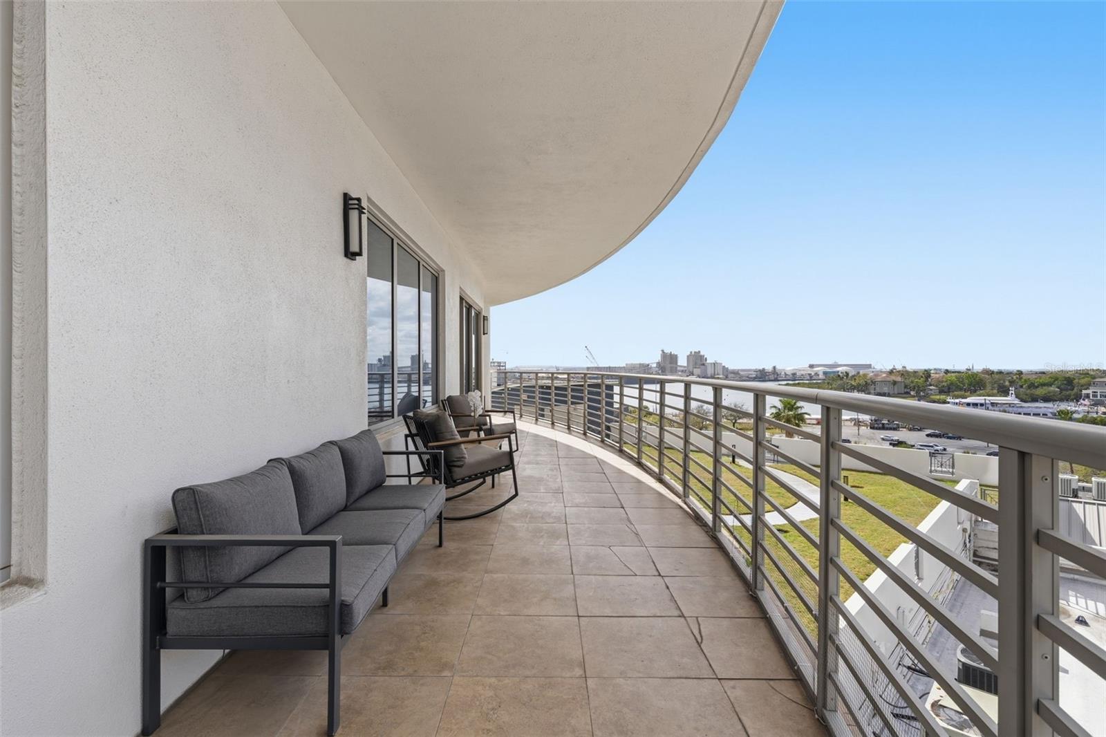 Listing photo id 29 for 449 12th Street 604