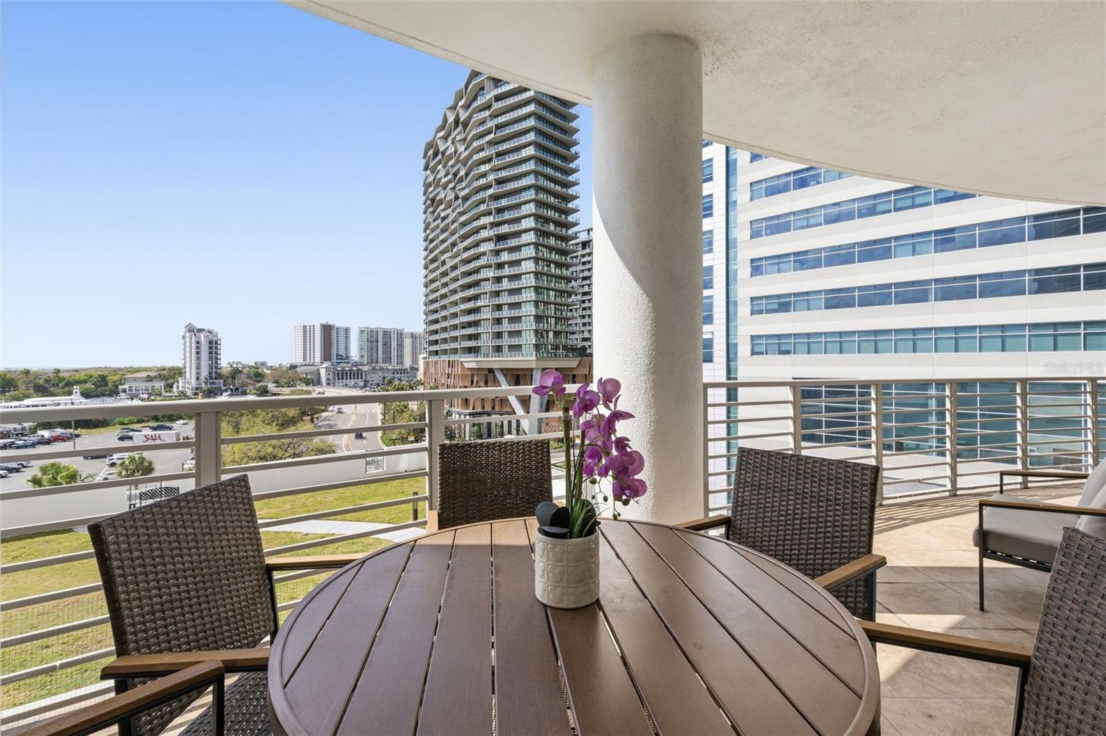 Listing photo id 32 for 449 12th Street 604