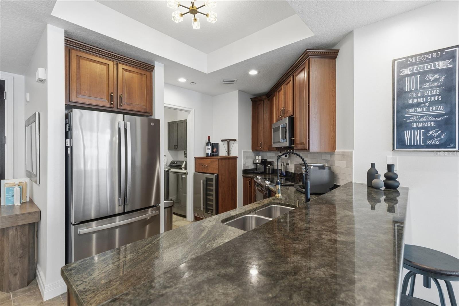 Listing photo id 7 for 449 12th Street 604