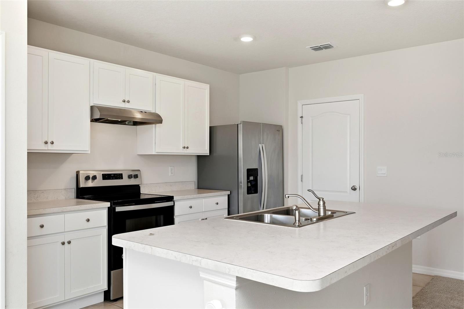 Image 18 of 35 For 2725 Dumont Lane