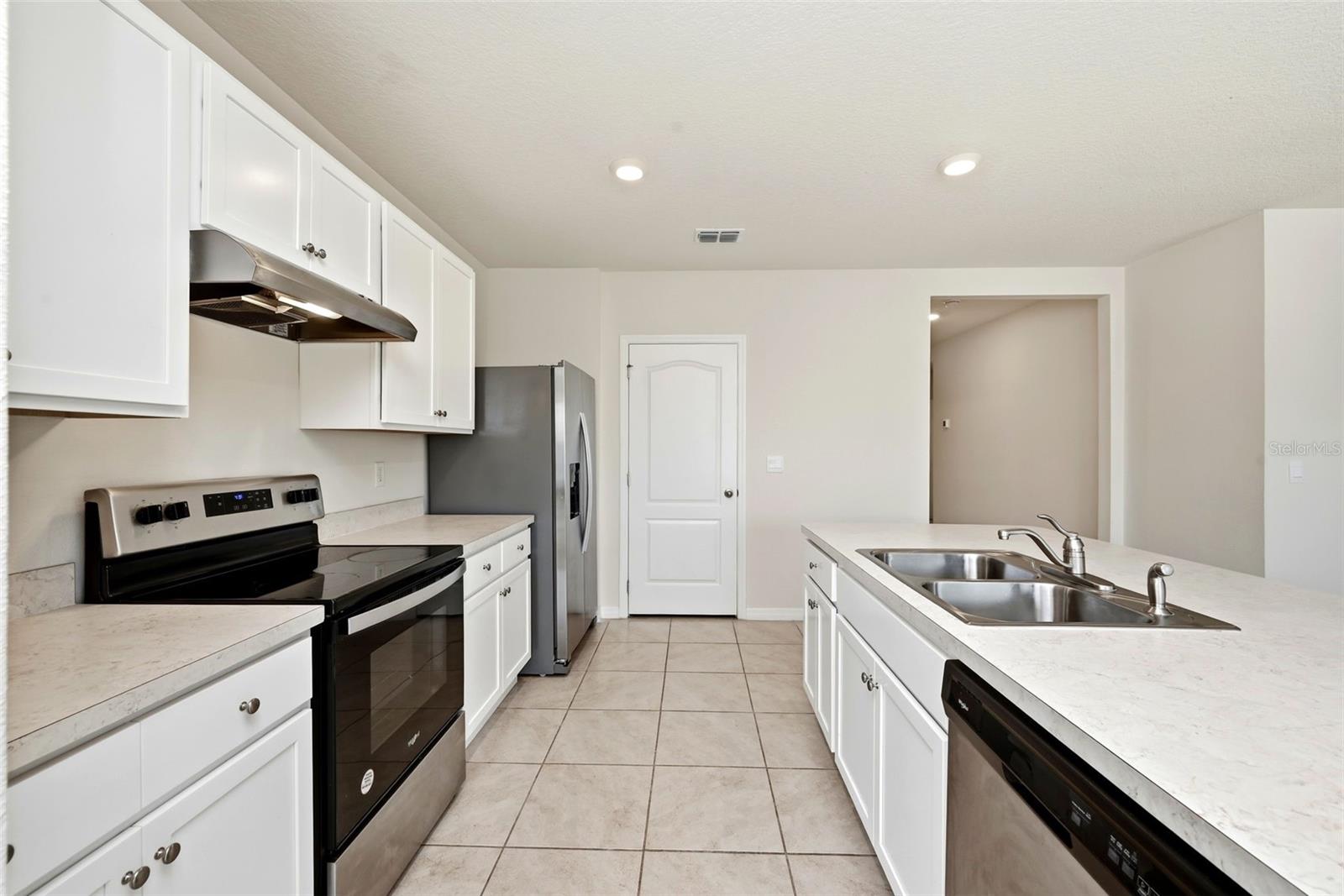 Image 19 of 35 For 2725 Dumont Lane