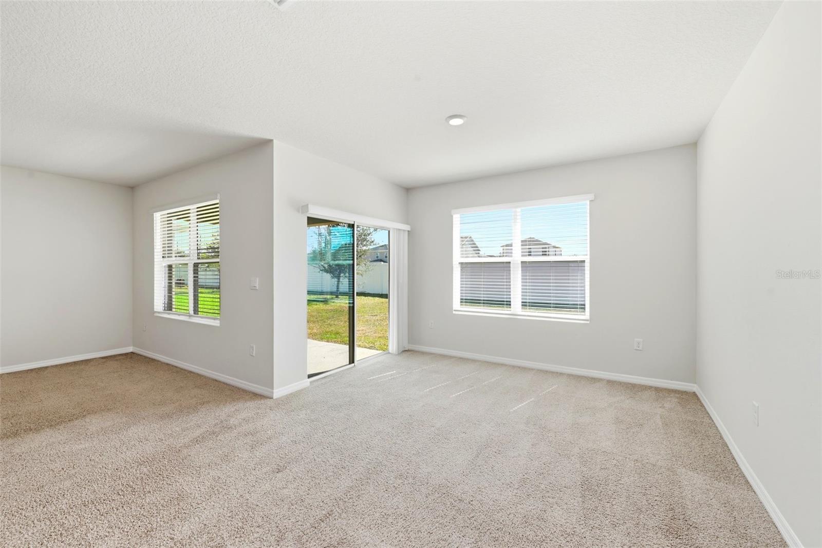 Image 22 of 35 For 2725 Dumont Lane