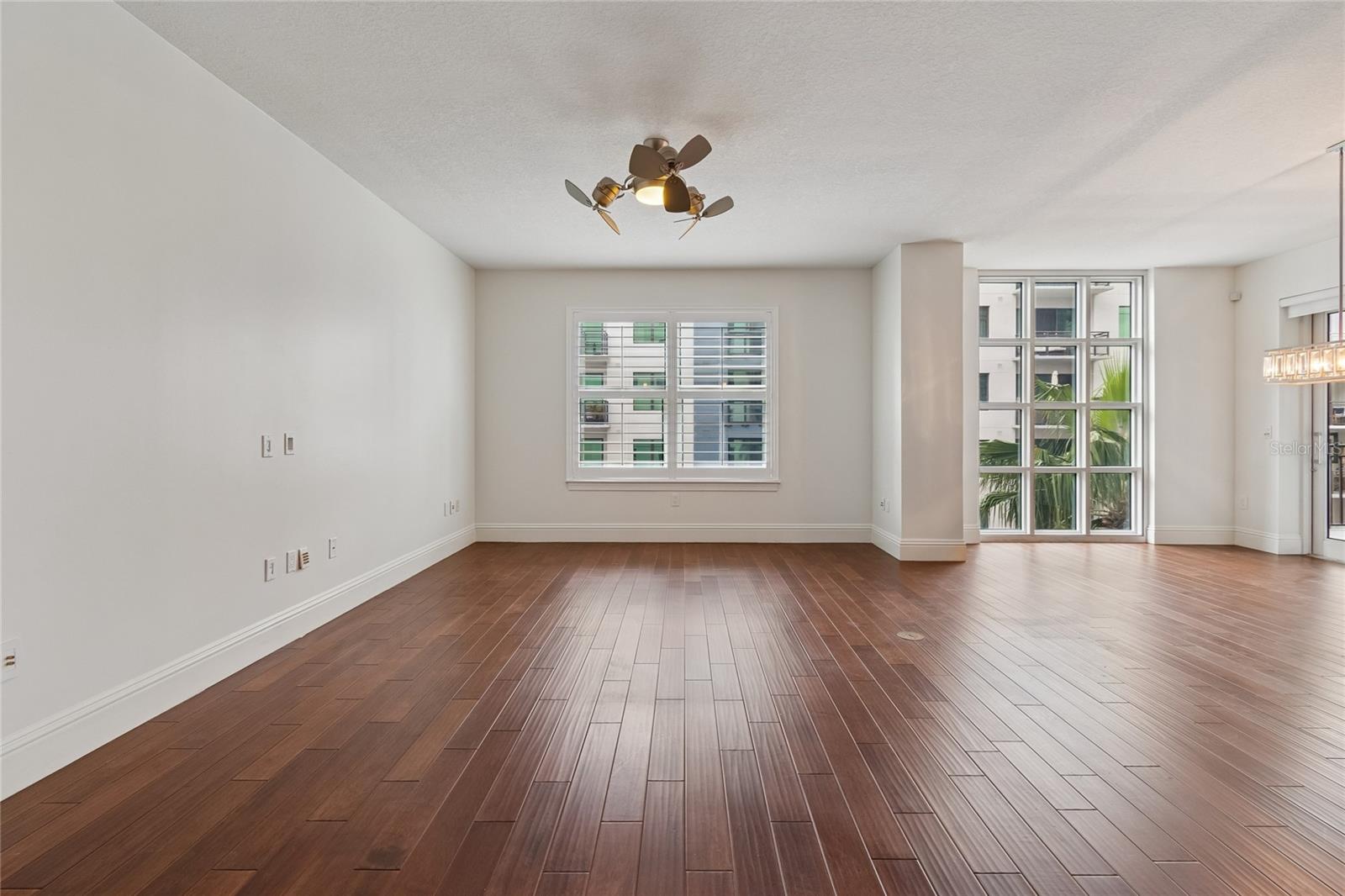 Listing photo id 9 for 1227 Madison Street 503