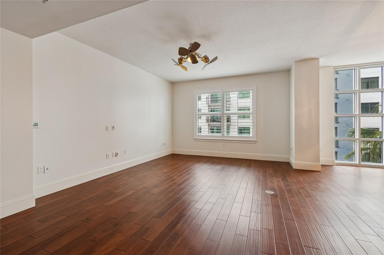 Listing photo id 10 for 1227 Madison Street 503